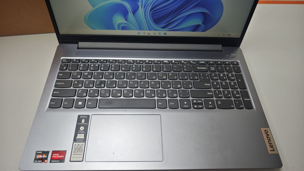 Ноутбук Lenovo IdeaPAD Slim 3; Ryzen 5 7520U, Radeon 610M, 8 Гб, 256 Гб, Нет