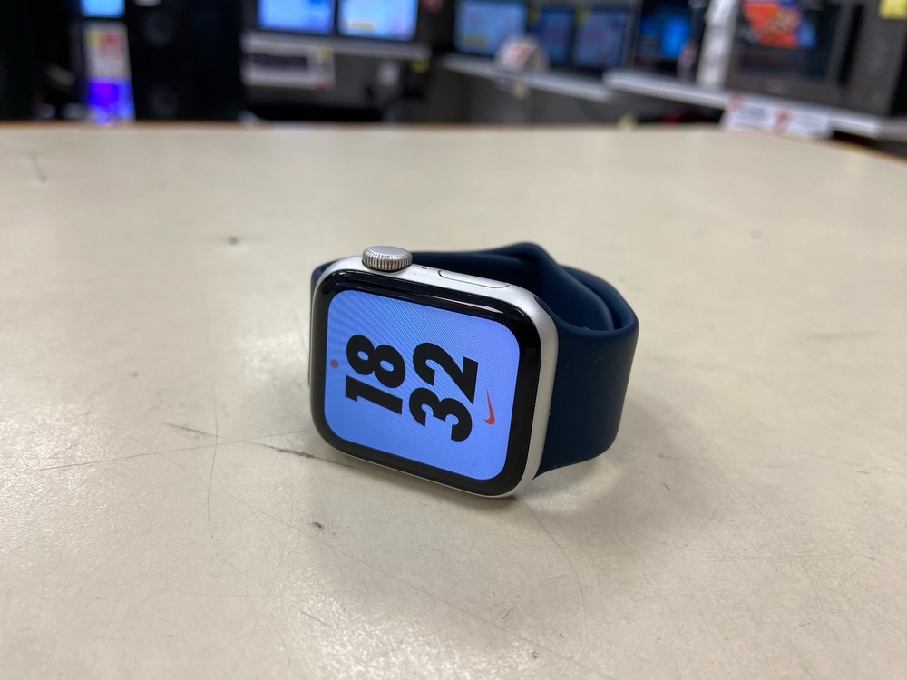 Смарт-часы Apple Watch SE 2020 40mm