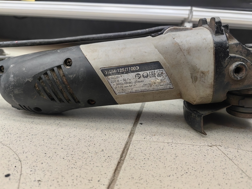 Угловая шлифмашина Интерскол 125/1100Э