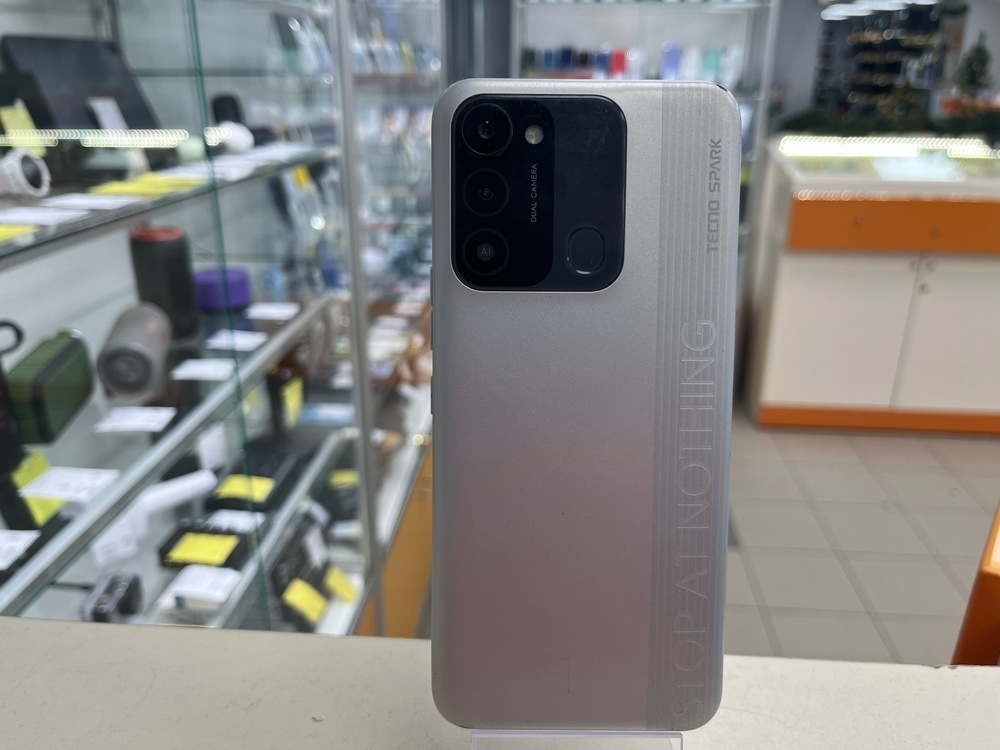 Смартфон Tecno Spark 8C 4/64