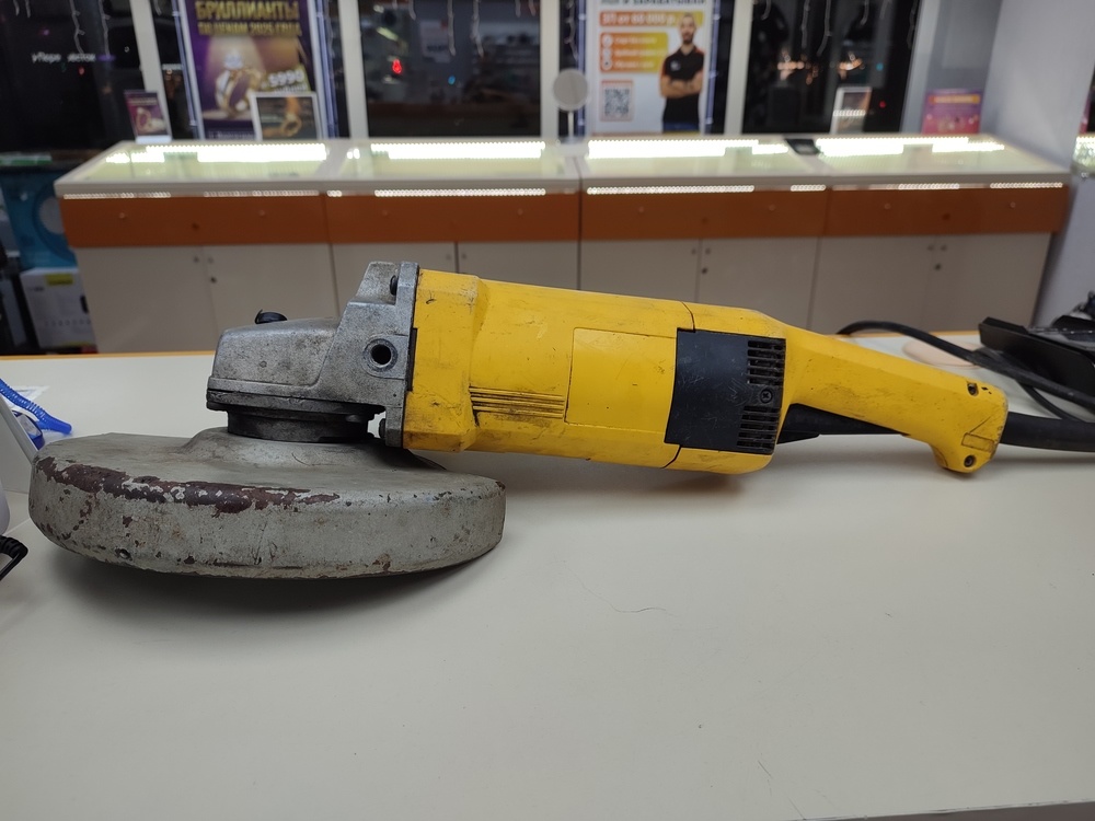 Угловая шлифмашина Dewalt 230