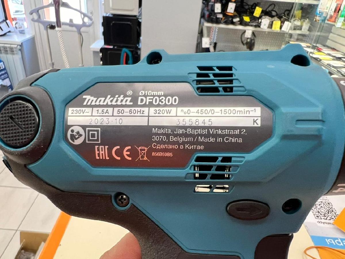 Шуруповерт Makita DF0300