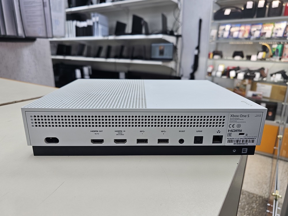 Игровая приставка Xbox One S 1TB