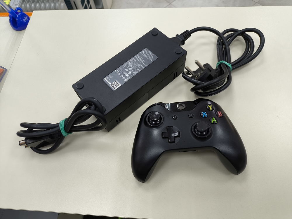 Игровая приставка Xbox One 500Gb