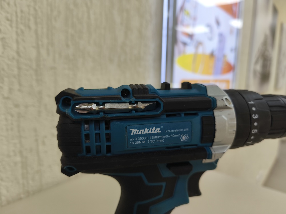 Шуруповерт Makita 123.