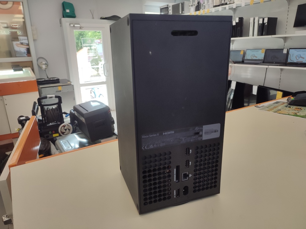 Игровая приставка Xbox Series X 1Tb