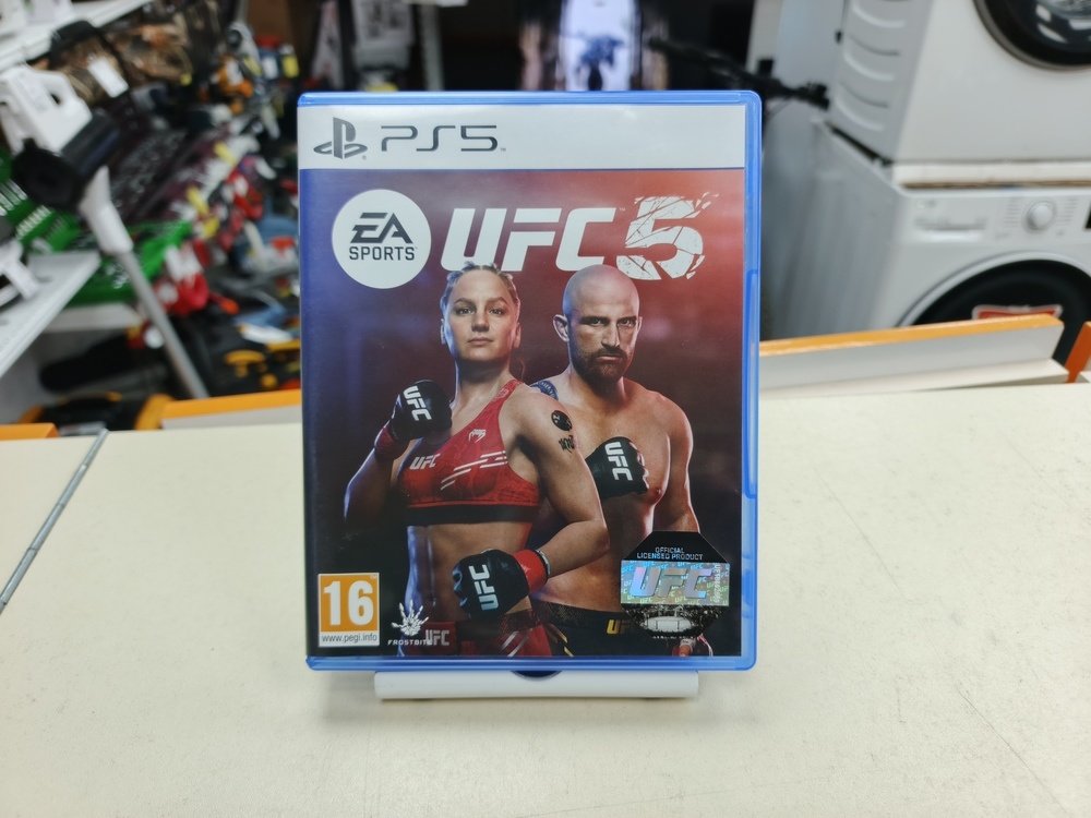 Игра Playstation 5 UFC5
