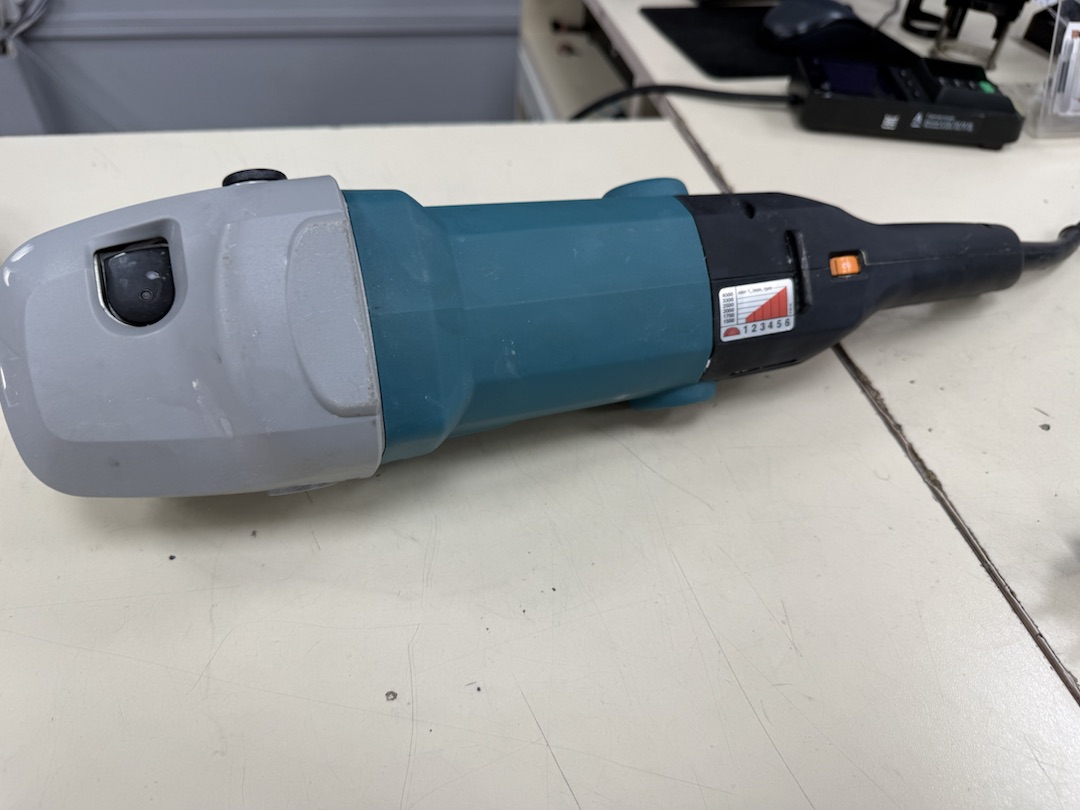Угловая шлифмашина Makita 9069/230