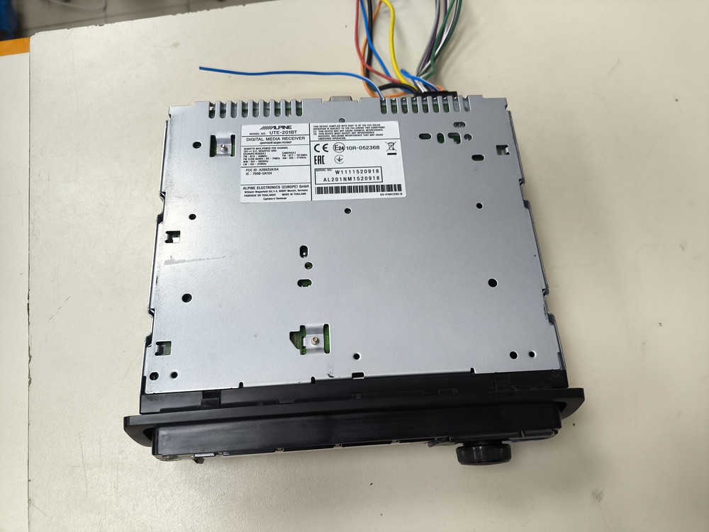 Автомагнитола Alpine UTE-201BT