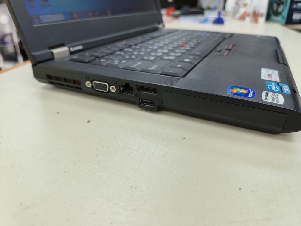 Ноутбук Lenovo; Core i5-2410M, Intel HD Graphics 3000, 8 Гб, Нет, 320 Гб
