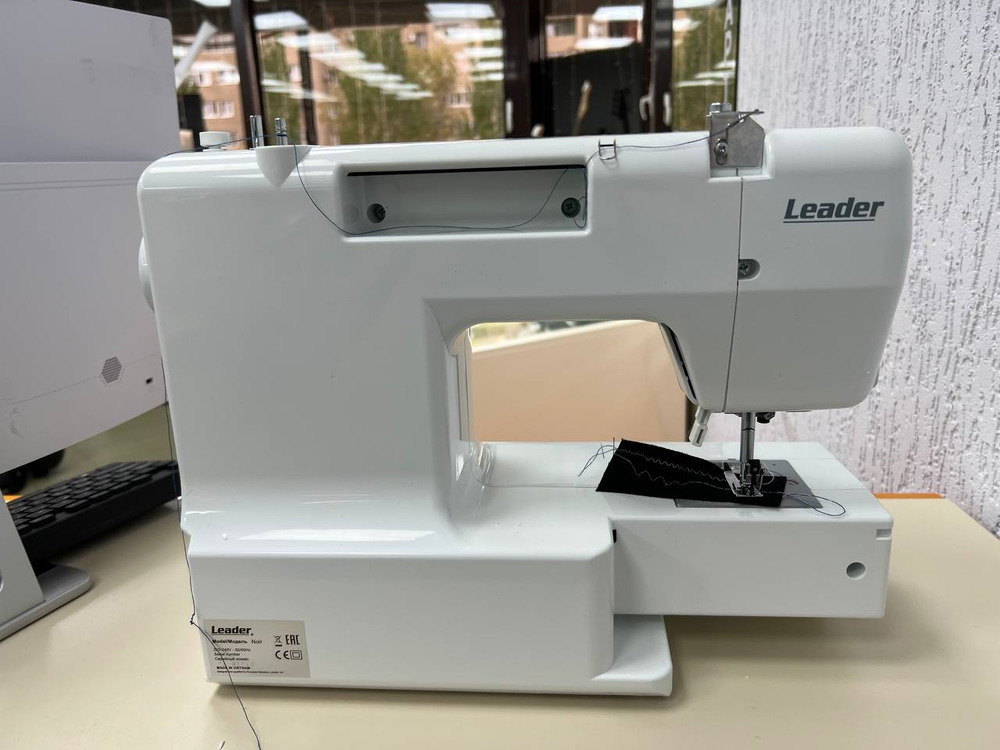 Швейная машина Leader Noir