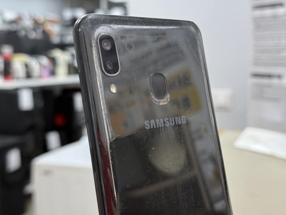Смартфон Samsung Galaxy A20 3/32