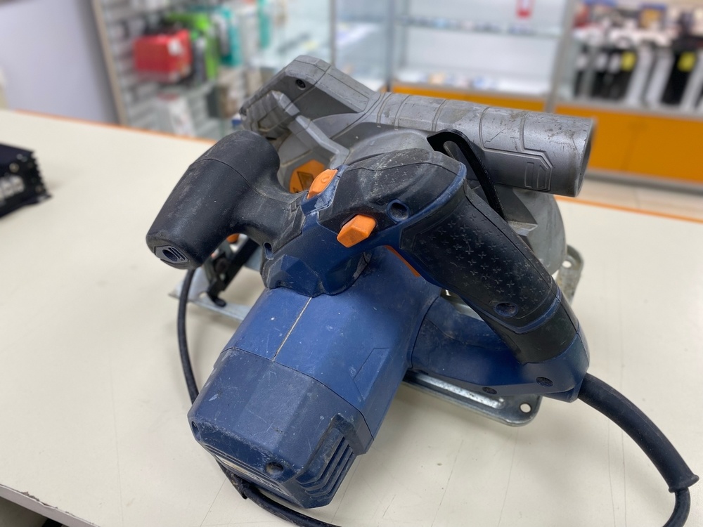 Дисковая пила Dexter NC1300CS;