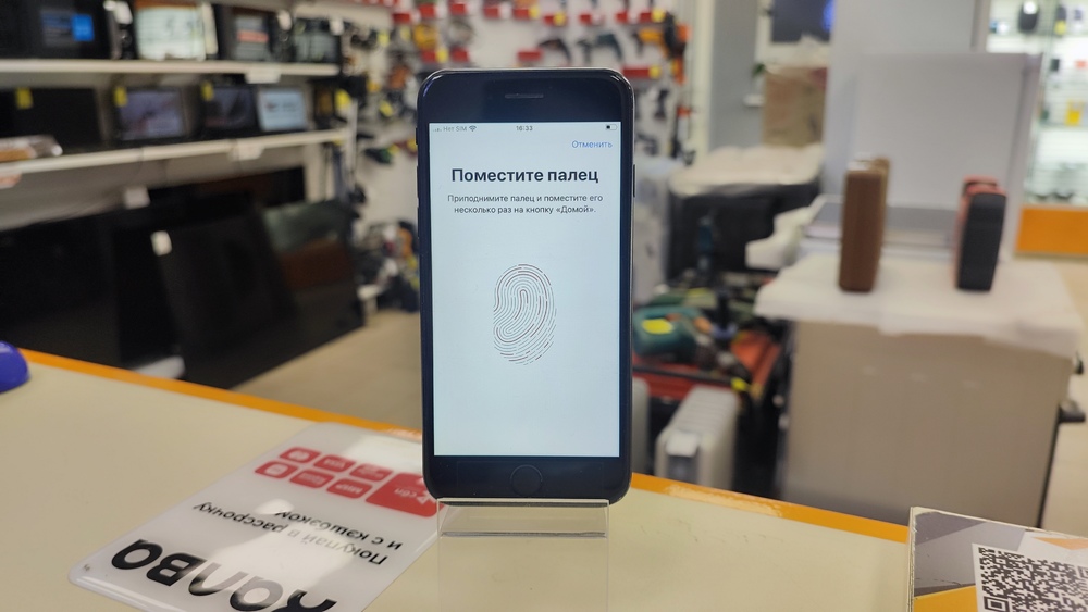 Смартфон Apple iPhone SE 2020 64Gb