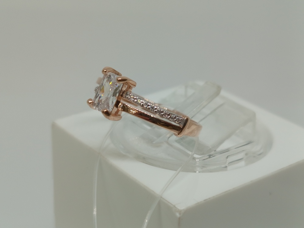 КОЛЬЦО С КАМНЯМИ (Au 585)