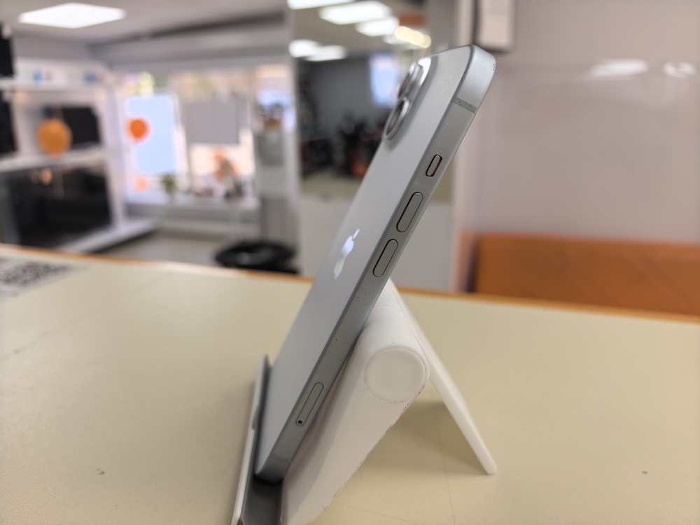 Смартфон Apple Iphone 15 128Gb