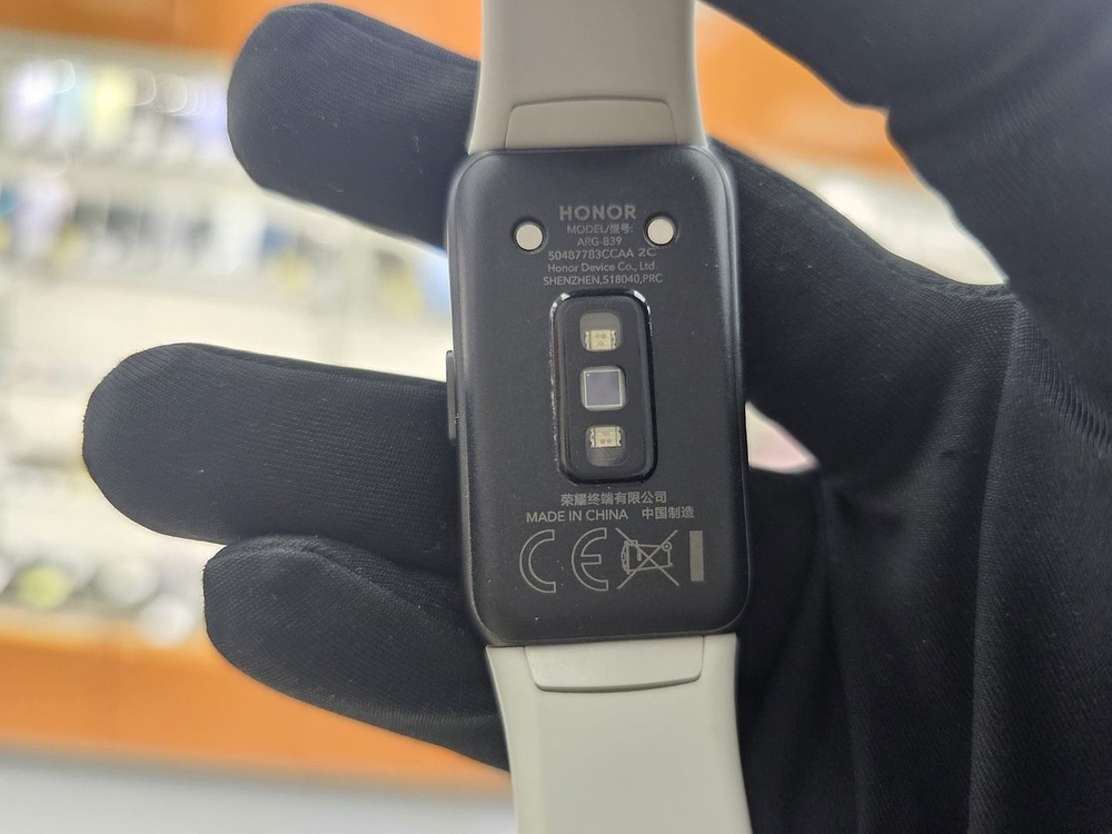 Смарт-часы Honor Band 6