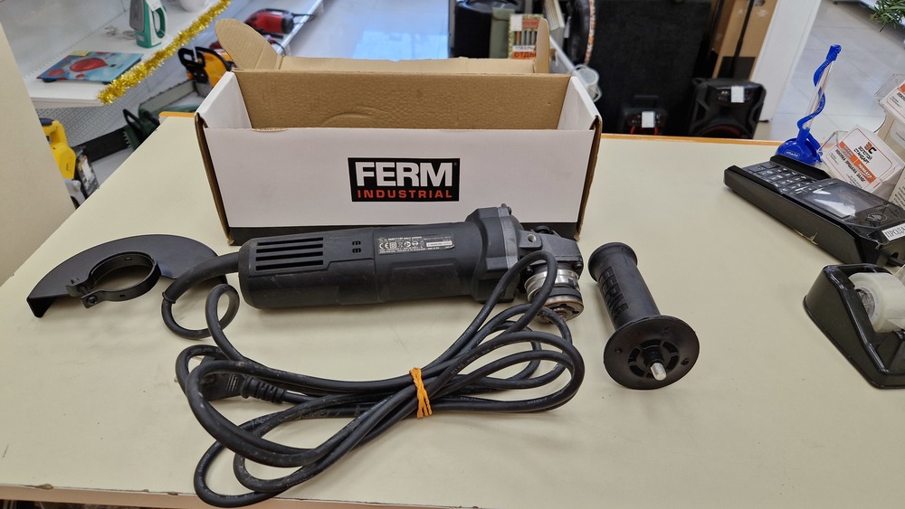 Угловая шлифмашина Ferm AGM1114P 710W-125MM