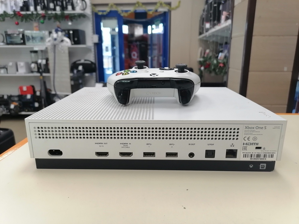 Игровая приставка Xbox One S 1TB