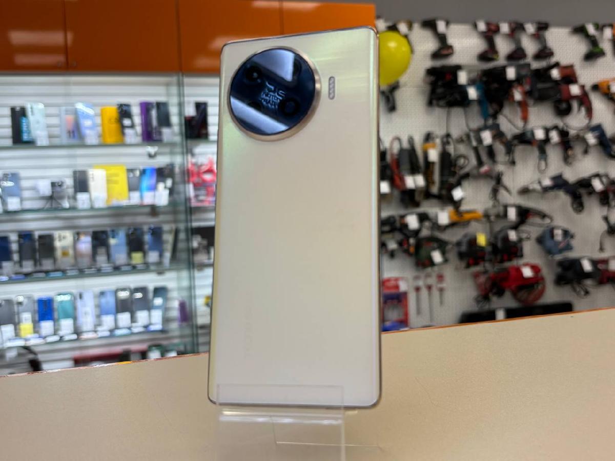 Смартфон Tecno Spark 20 Pro+ 8/256