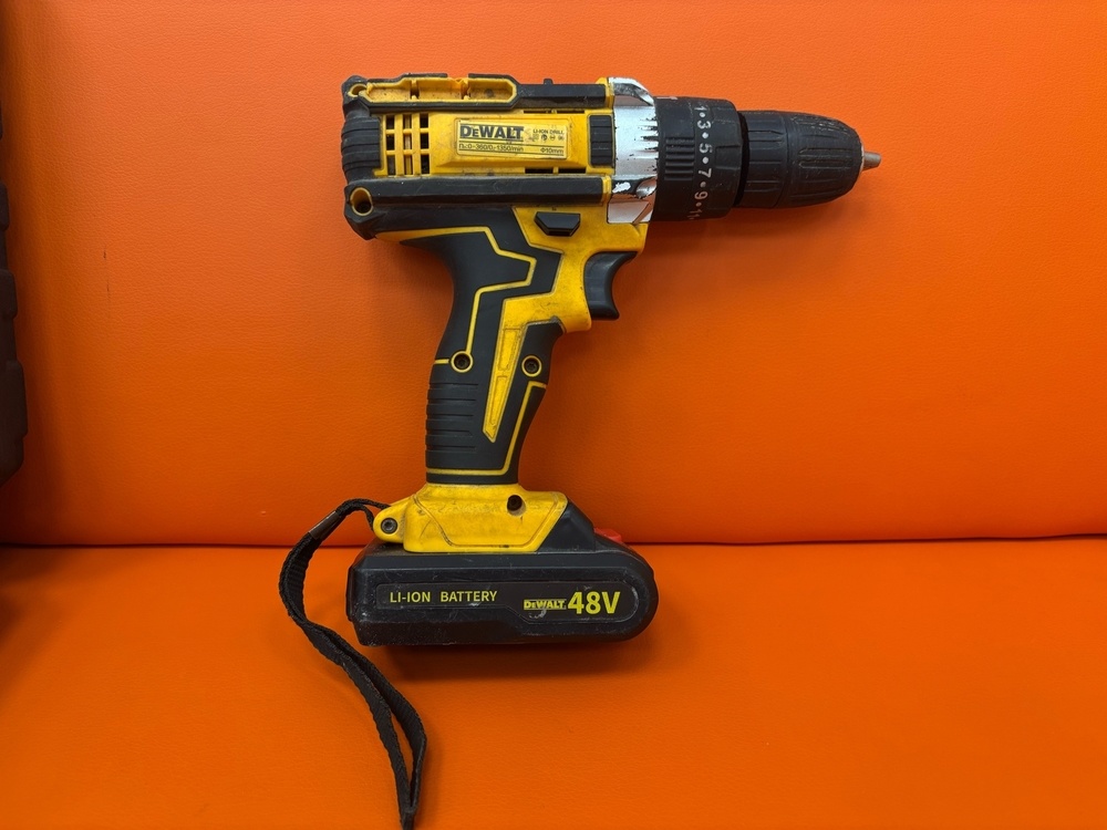 Шуруповерт Dewalt 48V