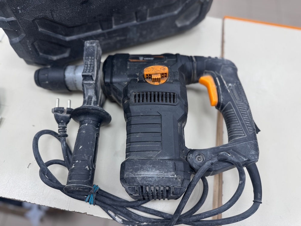 Перфоратор Deko DKH1600W