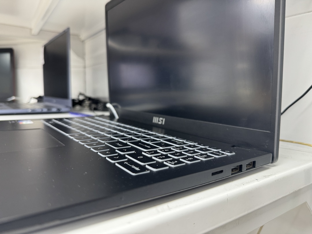Ноутбук MSI Modern 15 B-12M; Core i3-1215U, Intel UHD Graphics, 8 Гб, 256 Гб, Нет