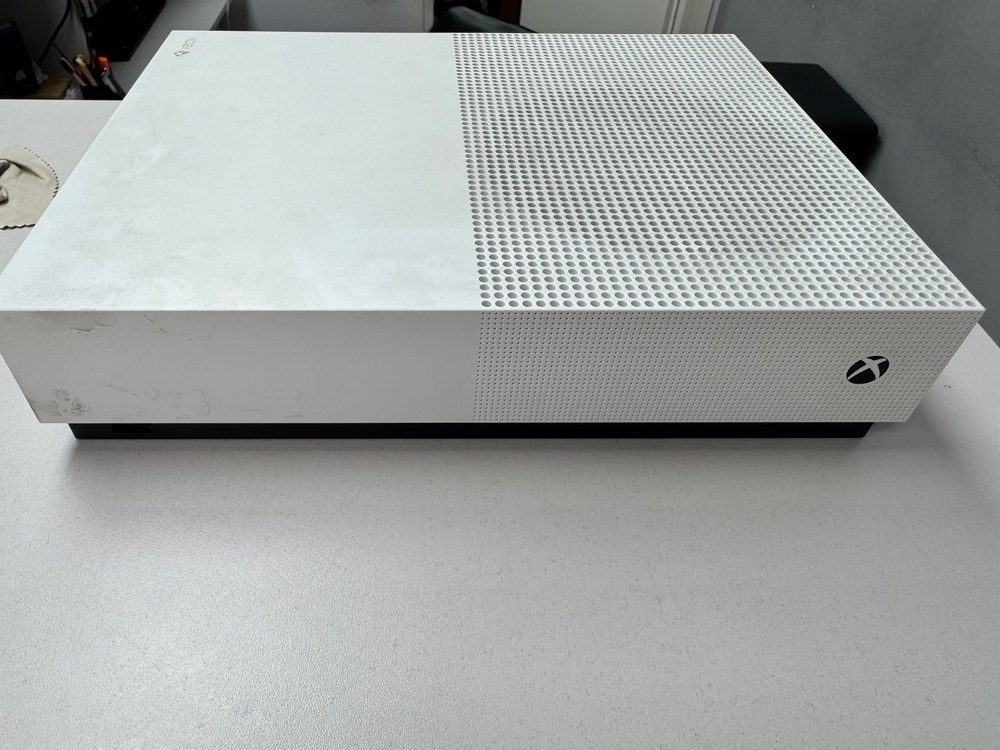Игровая приставка Xbox One S Digital Edition 1TB