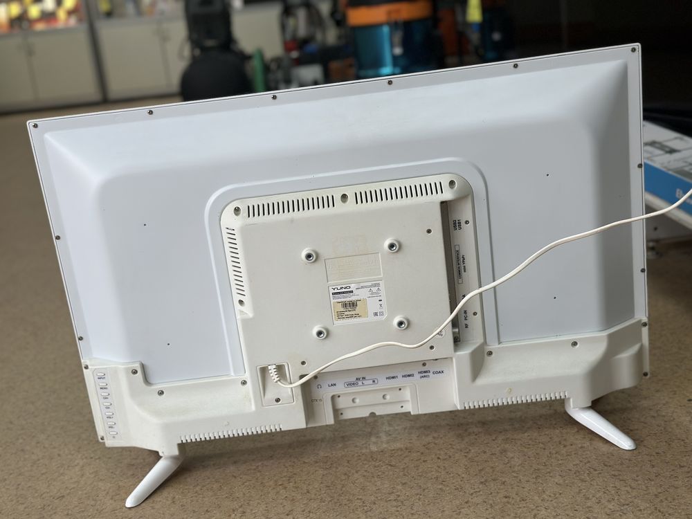 LED Телевизор Yuno ULX-32TCS216