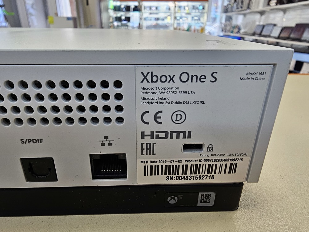 Игровая приставка Xbox One S 1TB Игровая приставка Xbox One S 1TB