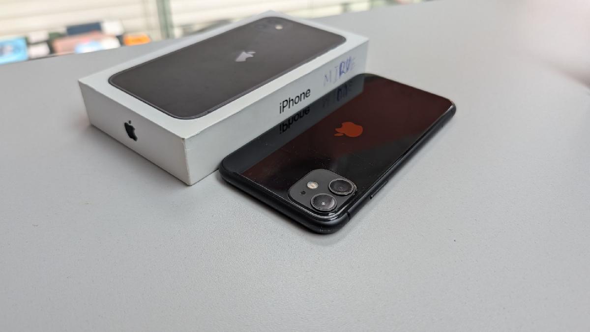 Смартфон Apple iPhone 11 64Gb