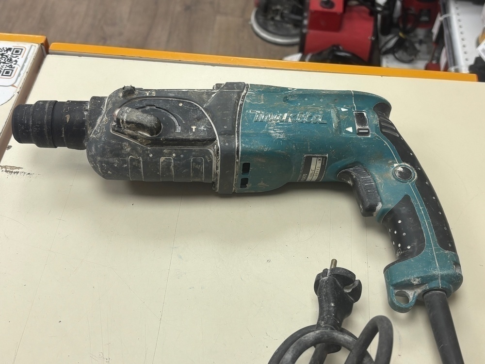 Перфоратор Makita HR2470