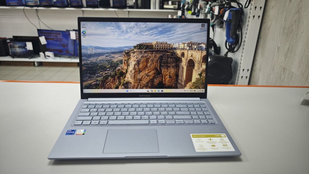 Ноутбук ASUS; Core I7-12700H, Iris(R) Xe Graphics, 16 Гб, 500 Гб, Нет