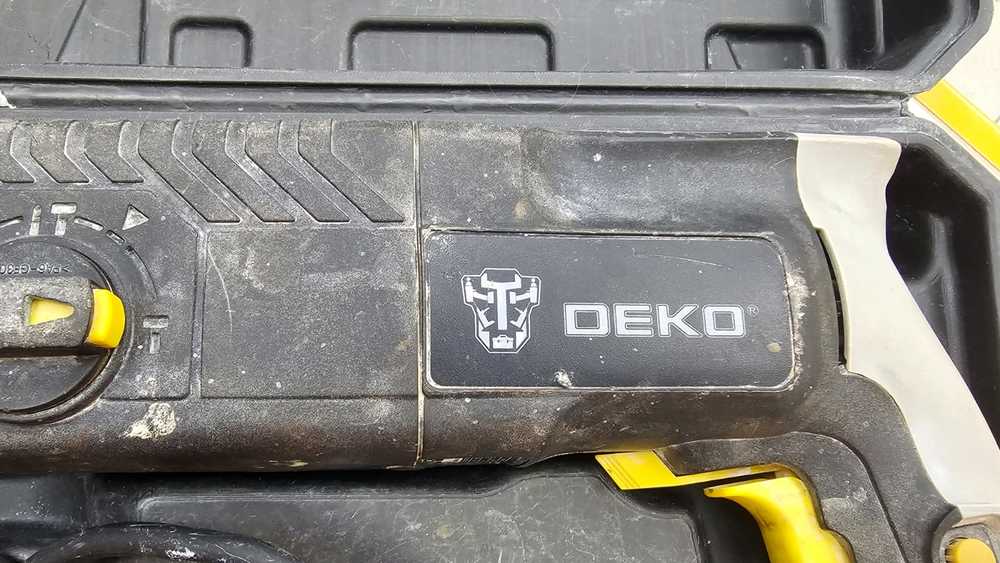 Перфоратор Deko DKH850W