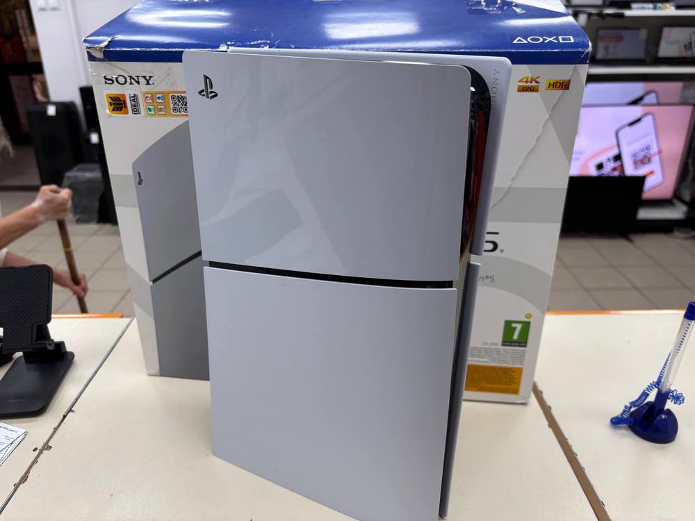 Игровая приставка PlayStation 5 Slim 1TB (С дисководом) Игровая приставка PlayStation 5 Slim 1TB (С дисководом)