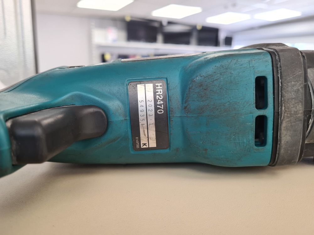 Перфоратор Makita HR2470