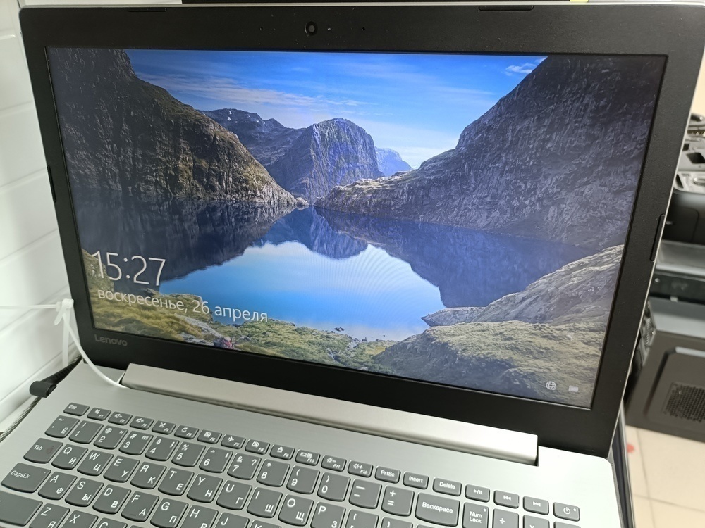 Ноутбук Lenovo; Core i3-6100U, Intel UHD Graphics, 4 Гб, Нет, 500 Гб