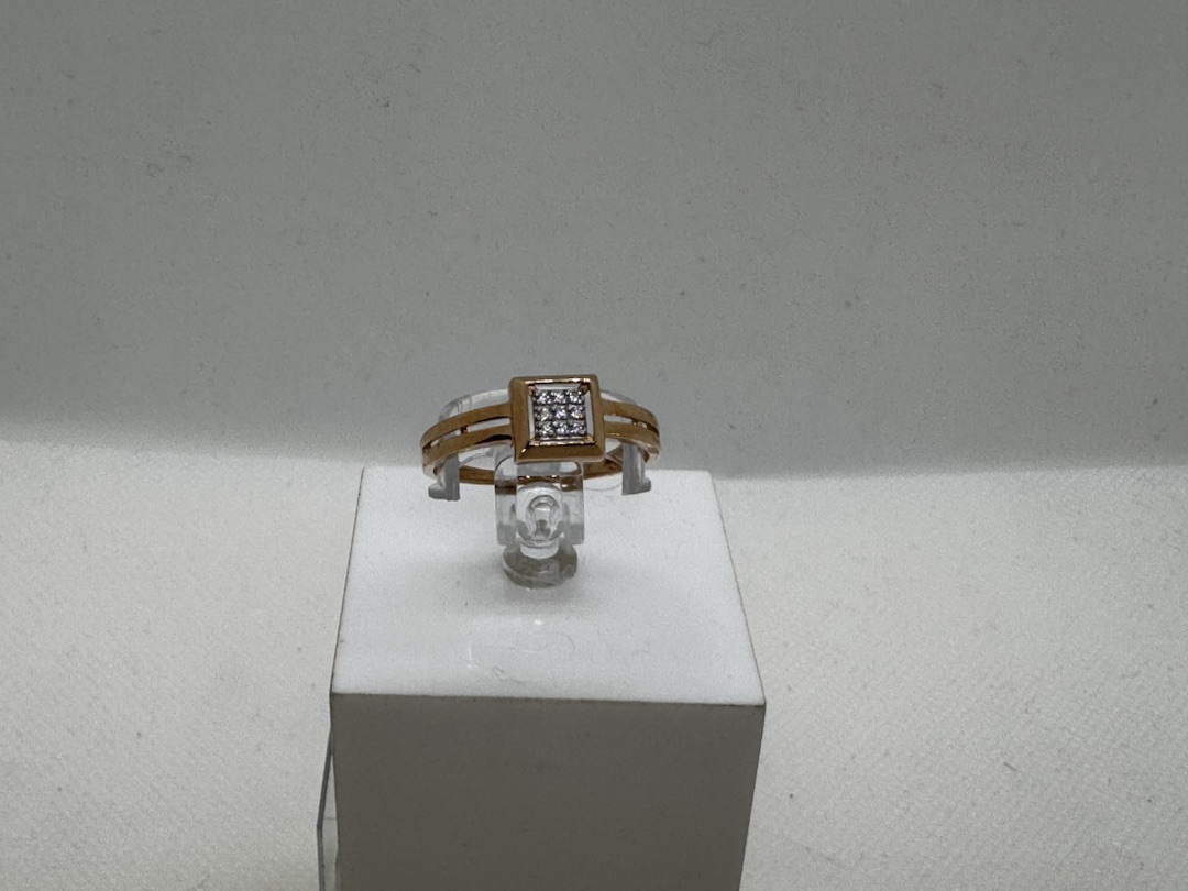 КОЛЬЦО С КАМНЯМИ (Au 585)