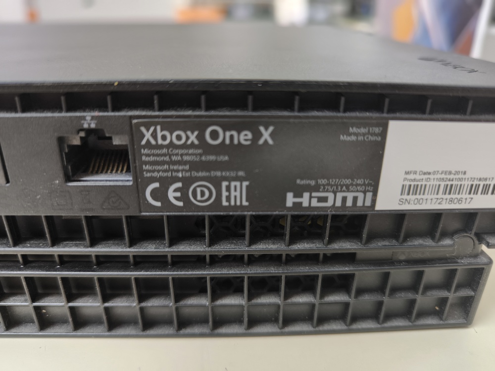 Игровая приставка Xbox One X 500Gb Игровая приставка Xbox One X 500Gb