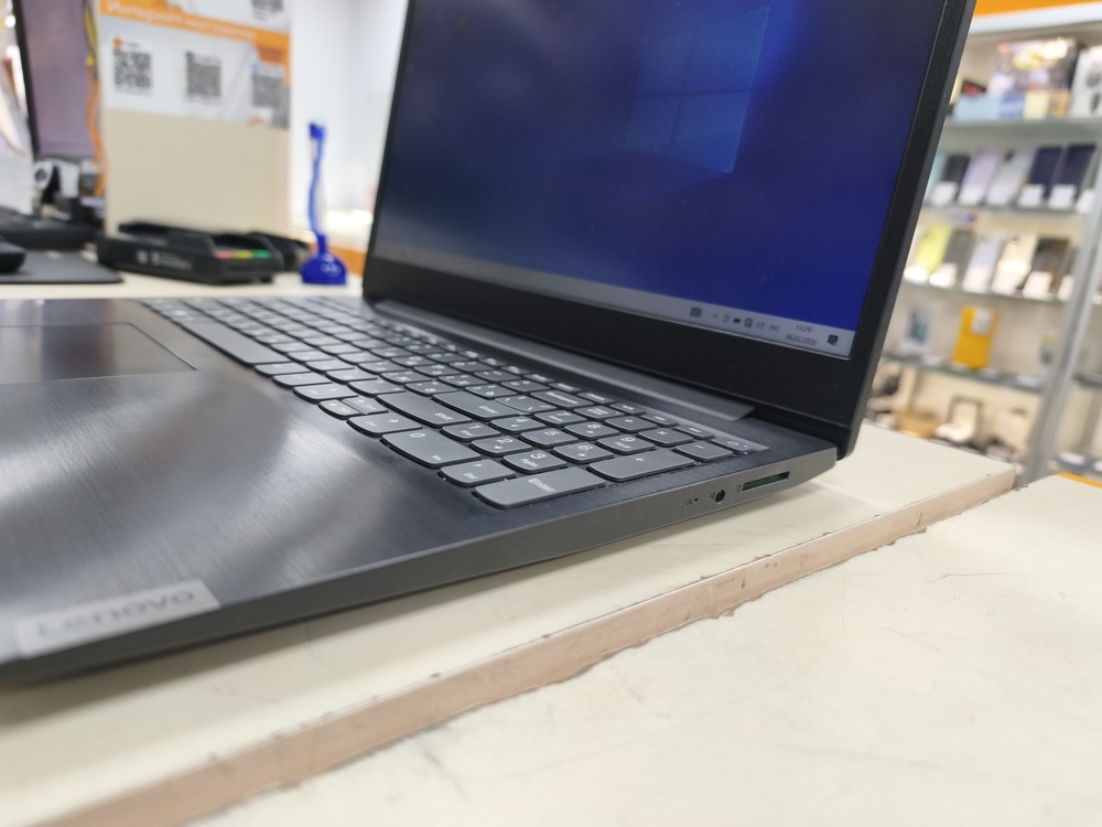 Ноутбук Lenovo 320-15ISK; Core i3-6006U, GeForce 920MX, 8 Гб, Нет, 500 Гб