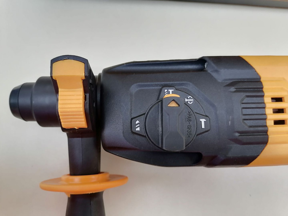 Перфоратор Deko DKH850W