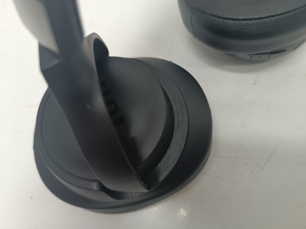 Наушники беспроводные JBL Tune 720BT;