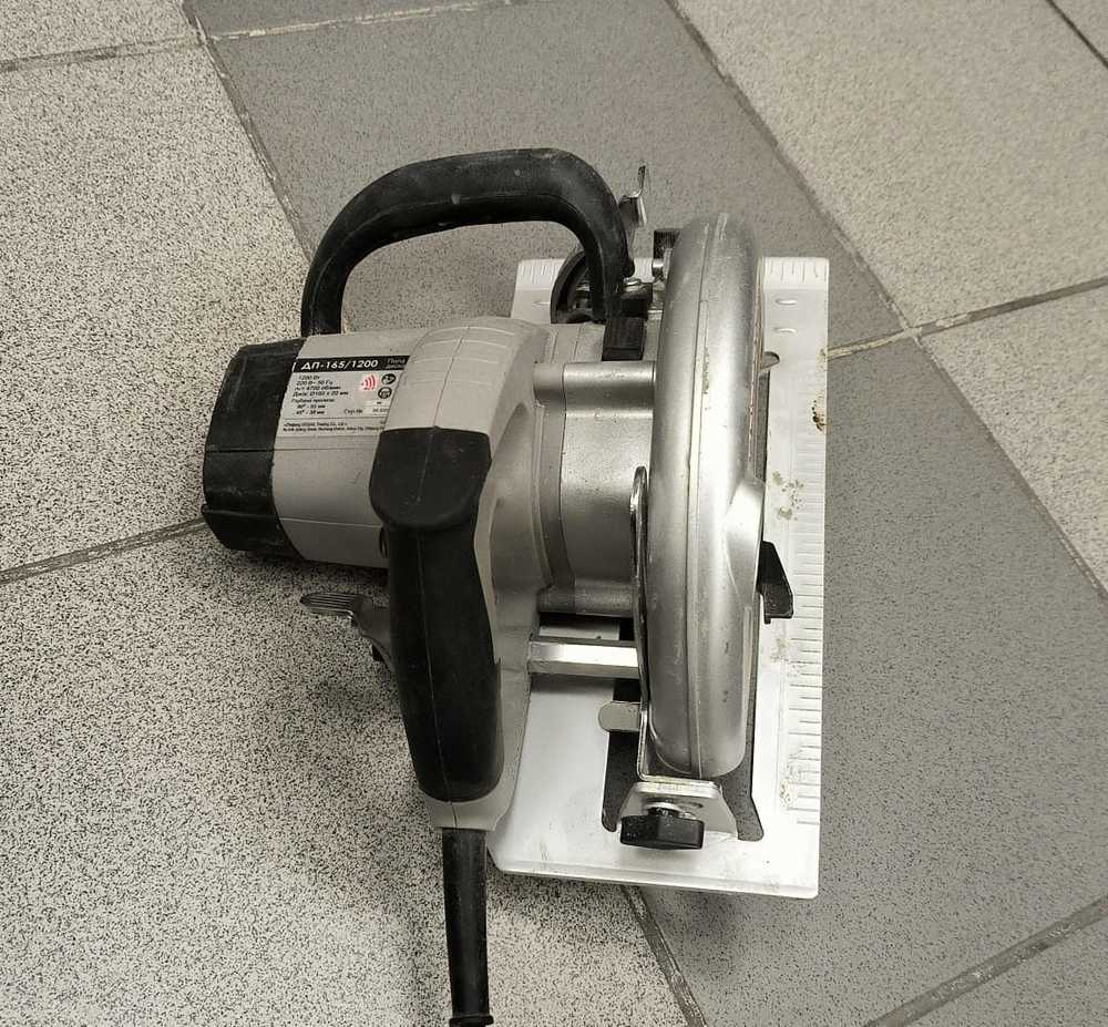 Дисковая пила Интерскол ДП 165/1200