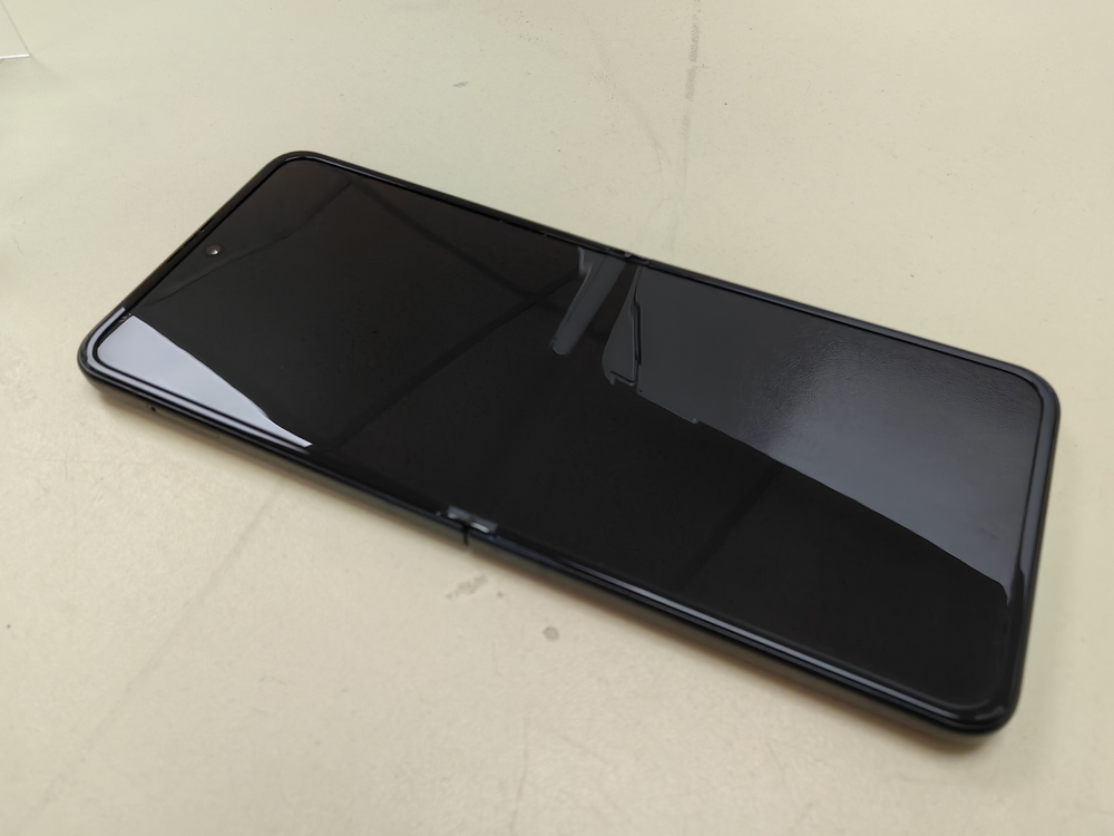 Смартфон Samsung Galaxy Z-Flip 3 8/128