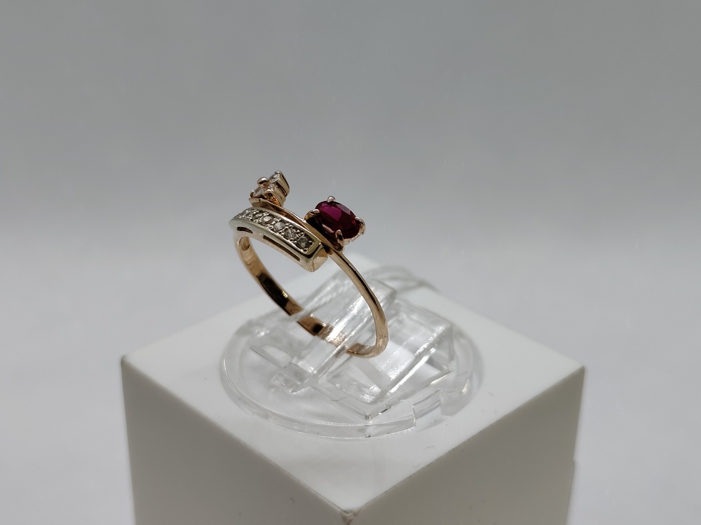 КОЛЬЦО С КАМНЯМИ (Au 585)