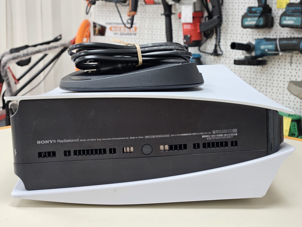 Игровая приставка PlayStation 5 825Gb (С дисководом) Игровая приставка PlayStation 5 825Gb (С дисководом)