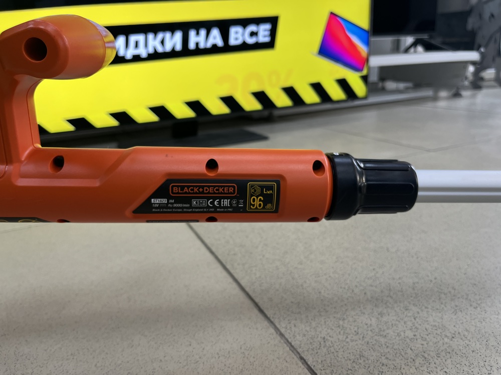 Триммер Black & Decker ST1823
