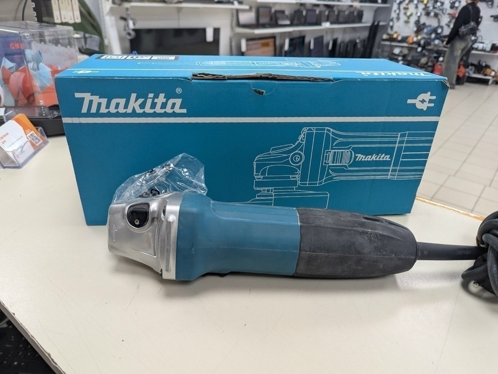 Угловая шлифмашина Makita GA5030R
