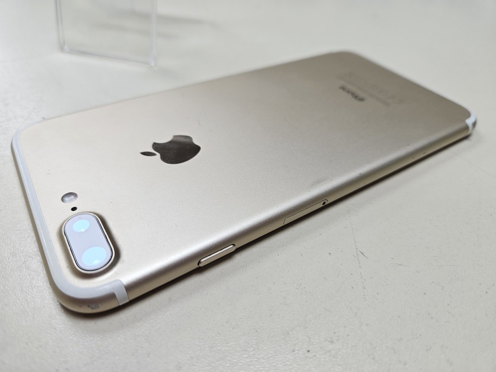 Смартфон Apple iPhone 7 Plus 32Gb