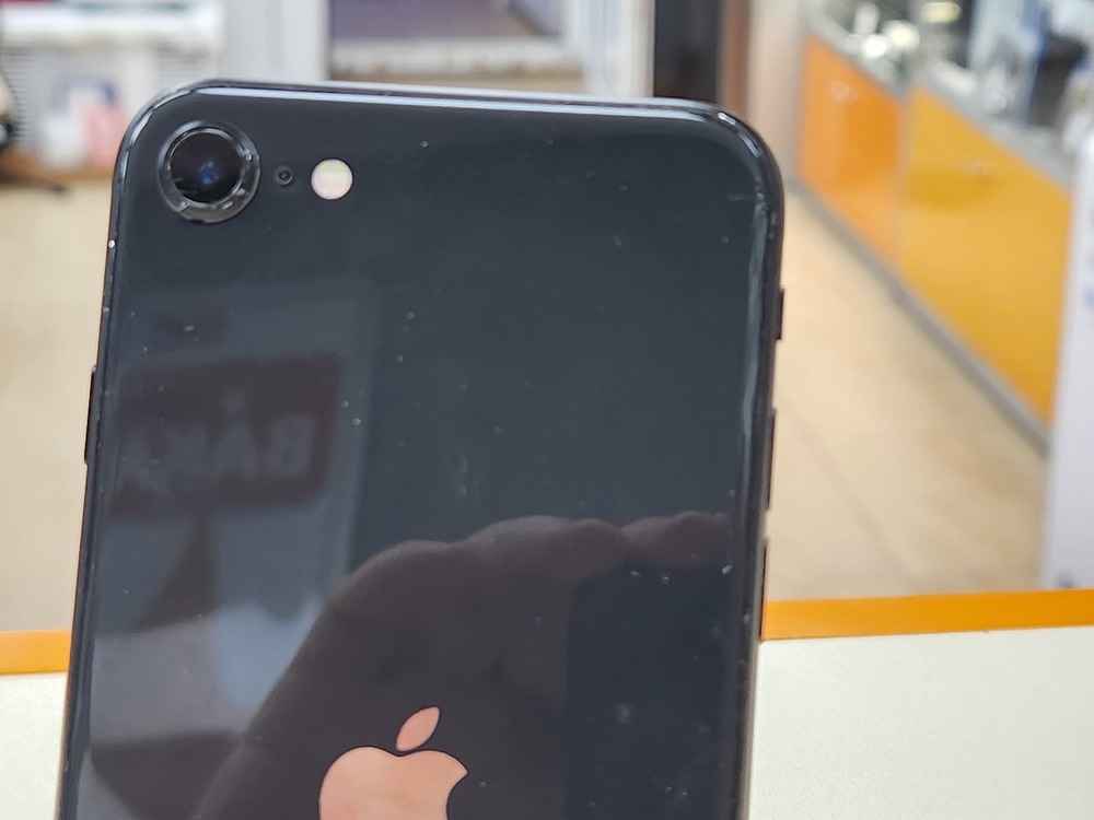 Смартфон Apple iPhone SE 2020 64Gb